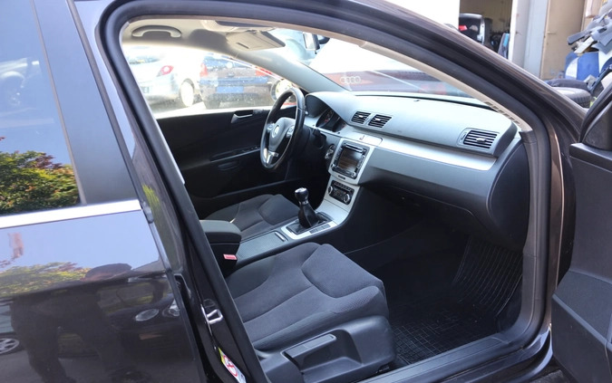 Volkswagen Passat cena 19999 przebieg: 199000, rok produkcji 2010 z Jastrzębie-Zdrój małe 79